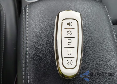 2019 Ford Escape Titanium z USA, uszkodzony, nr VIN 1FMCU9J98KUB43417